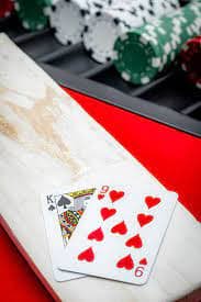 Live roulette wheel and betting table at zoomqq live casino